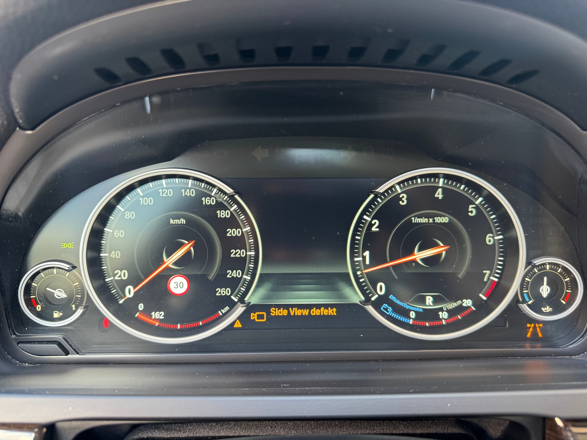 BMW 750i xDrive-image-15