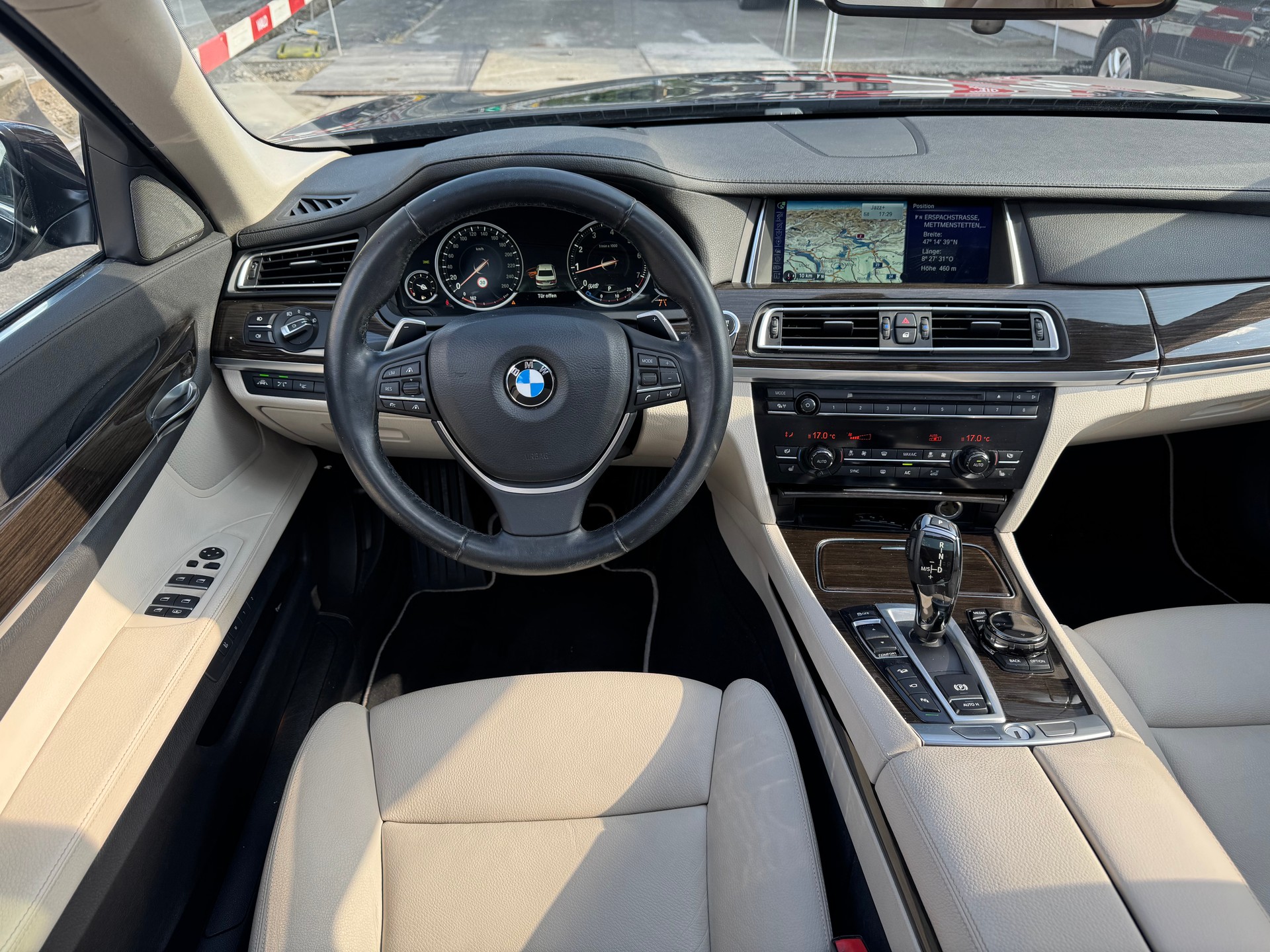BMW 750i xDrive-image-7
