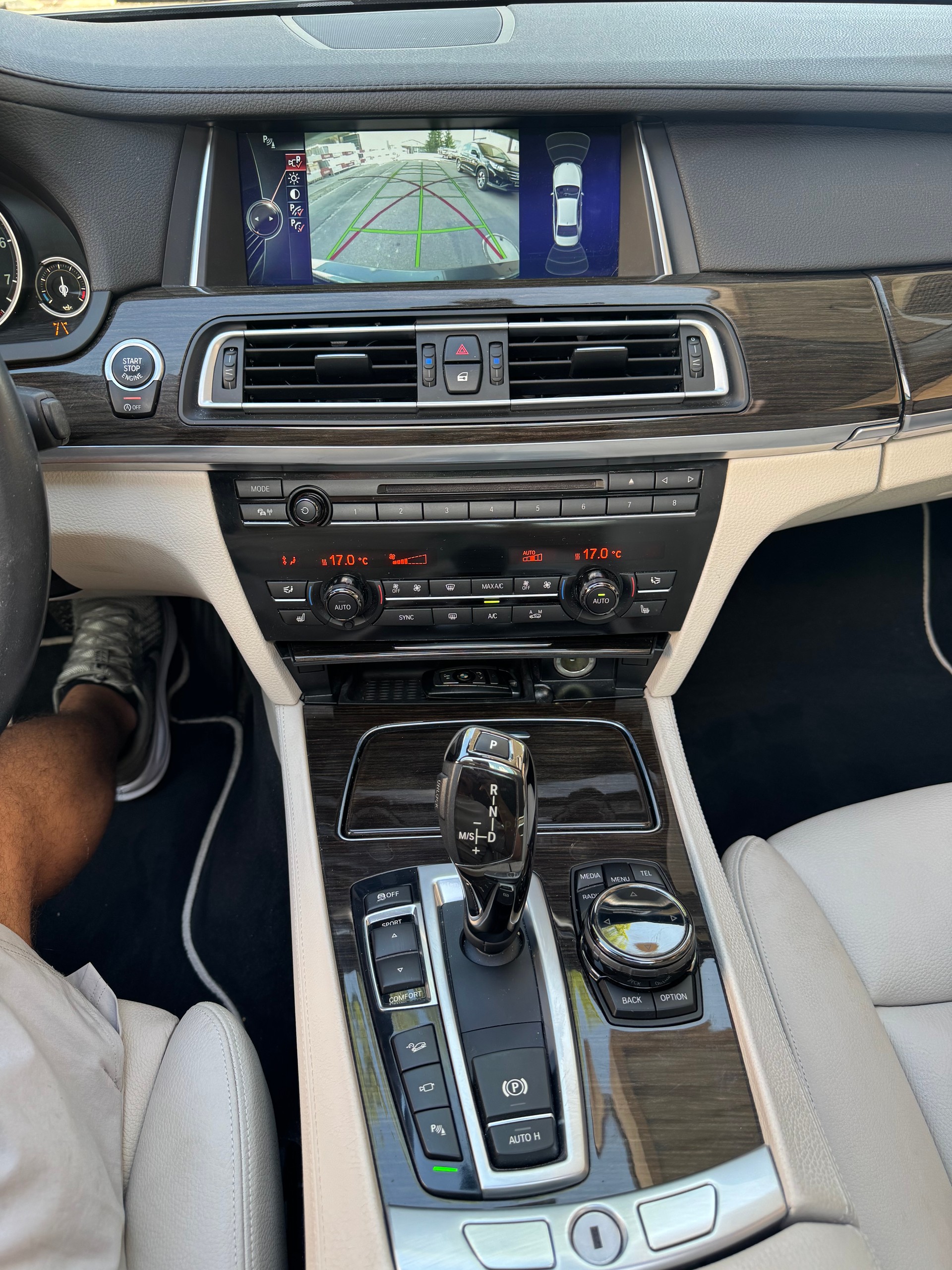 BMW 750i xDrive-image-13