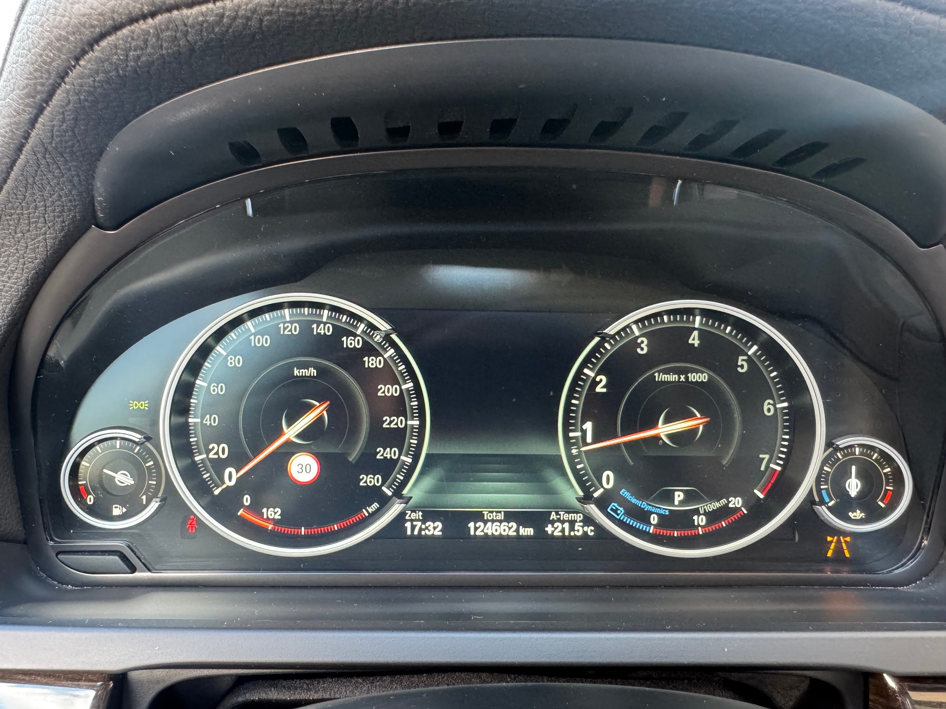 BMW 750i xDrive-image-14