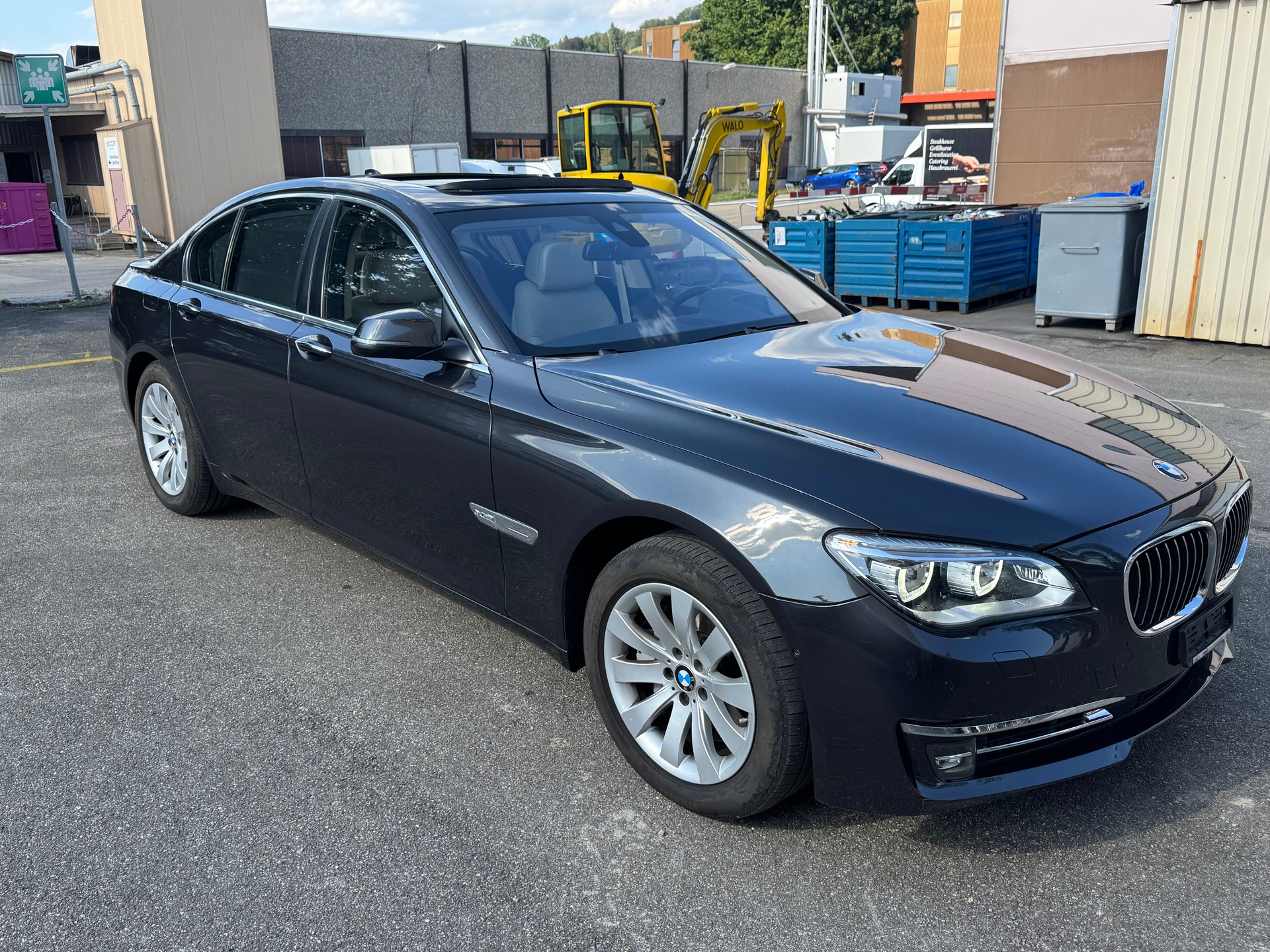 BMW 750i xDrive-image-1