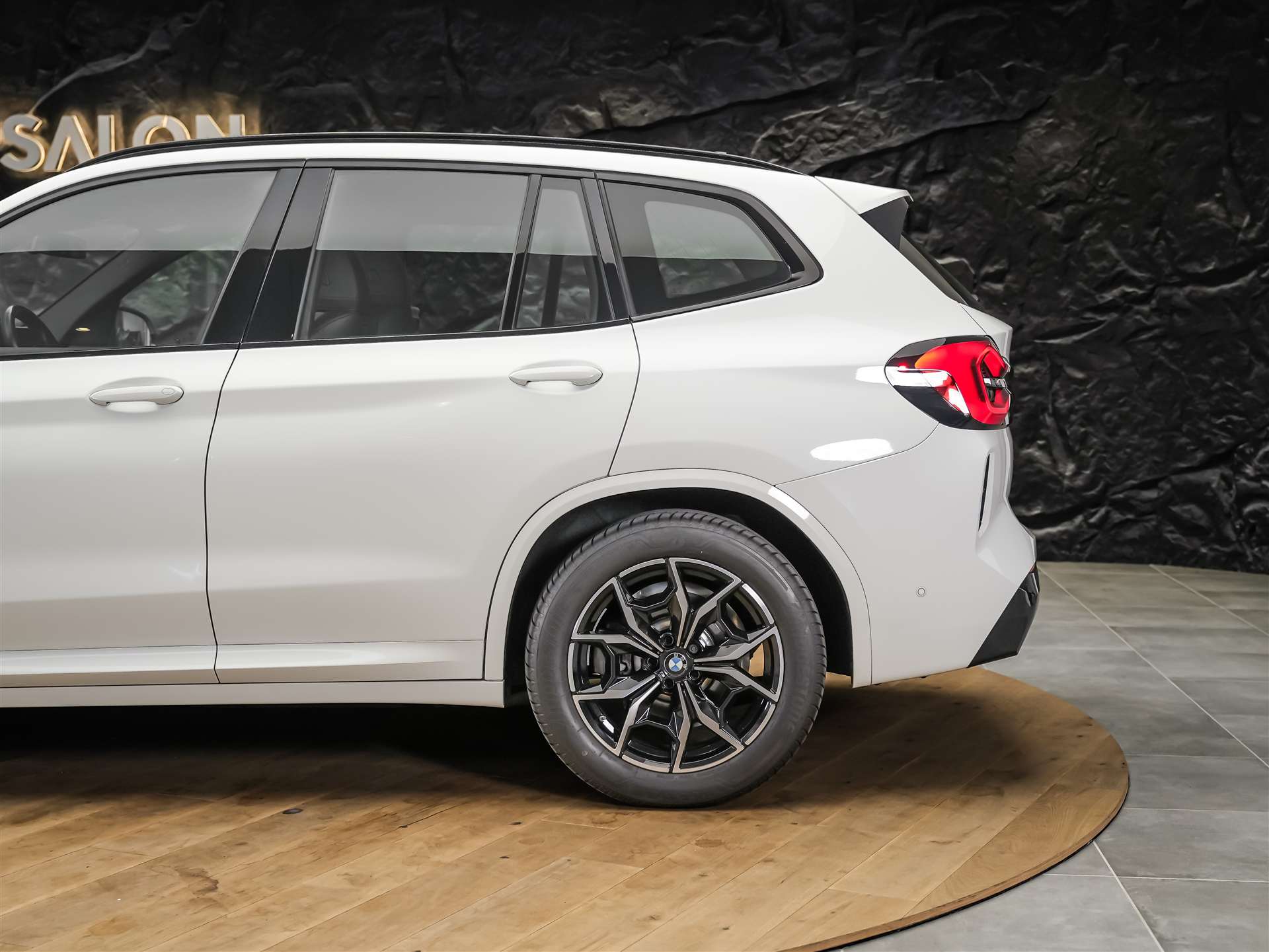 BMW X3 xDrive 20i M Sport Individual *Laser Scheinwerfer*Head Up*Sitzheizung*-image-16