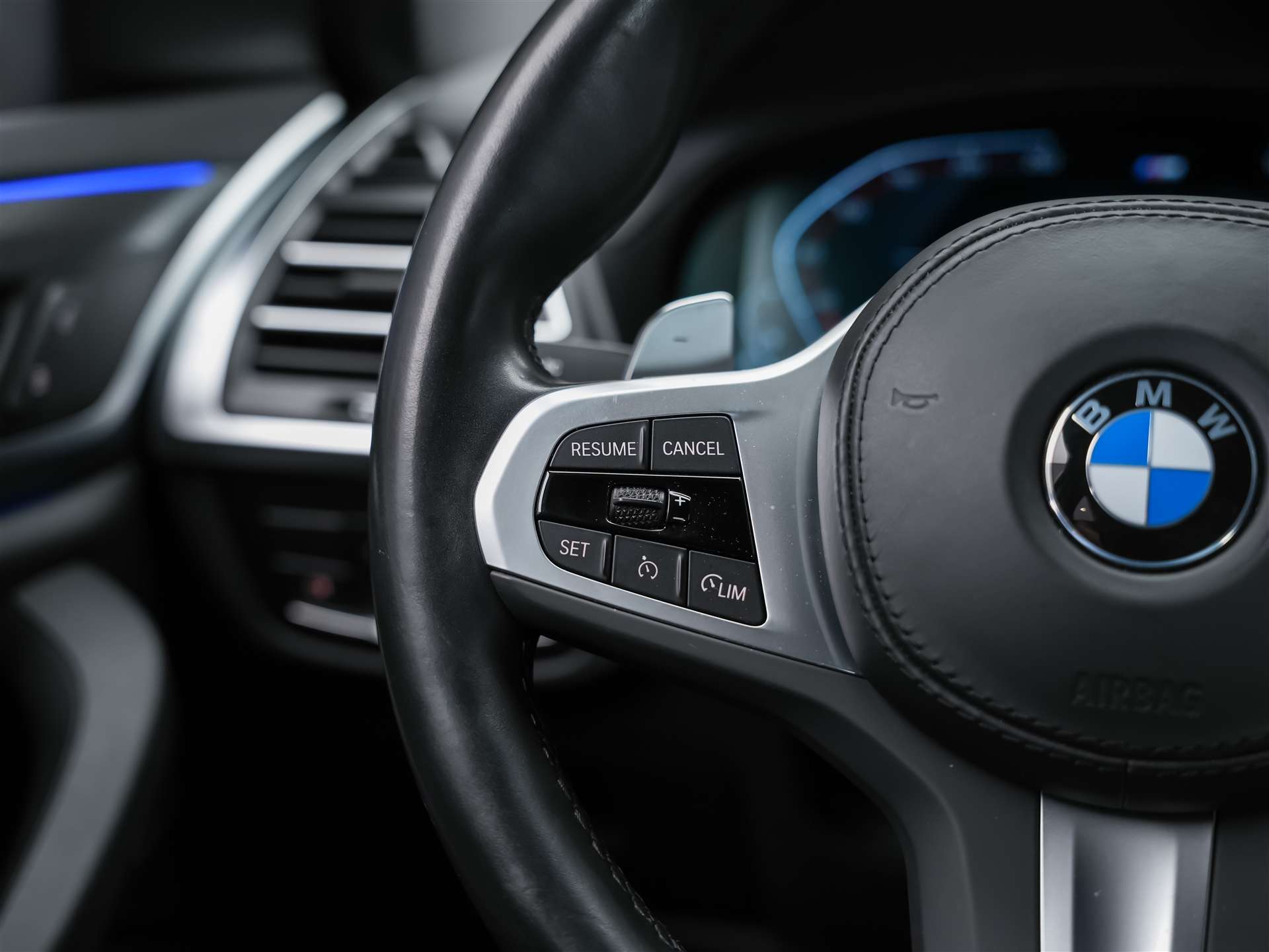 BMW X3 xDrive 20i M Sport Individual *Laser Scheinwerfer*Head Up*Sitzheizung*-image-25