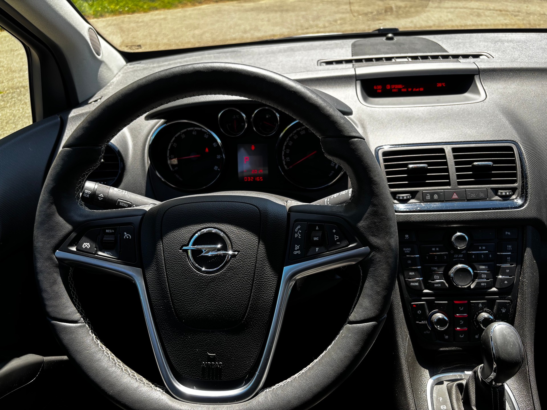 OPEL Meriva 1.4 Turbo Active Edition Automatic-image-12