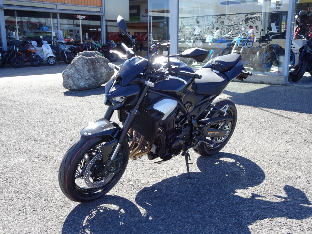 KAWASAKI Z 900-showroom-element-3