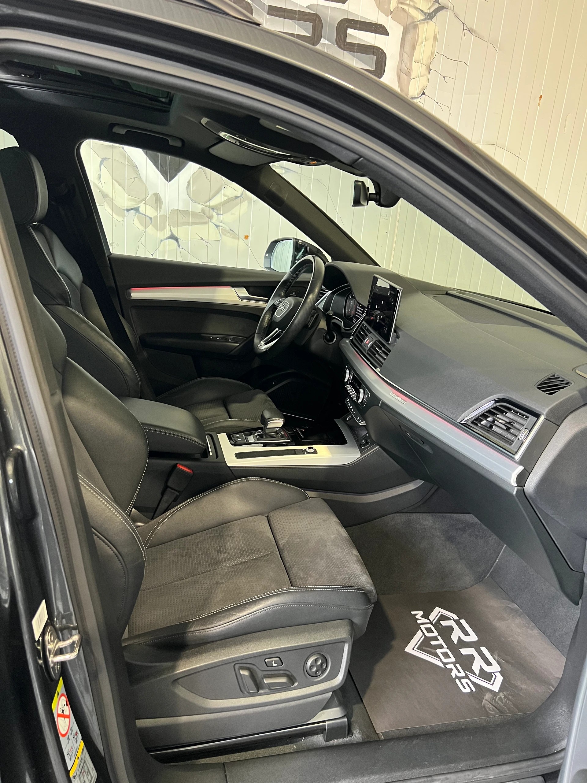 AUDI Q5 Sportback 40 TDI S line quattro S-tronic-image-6