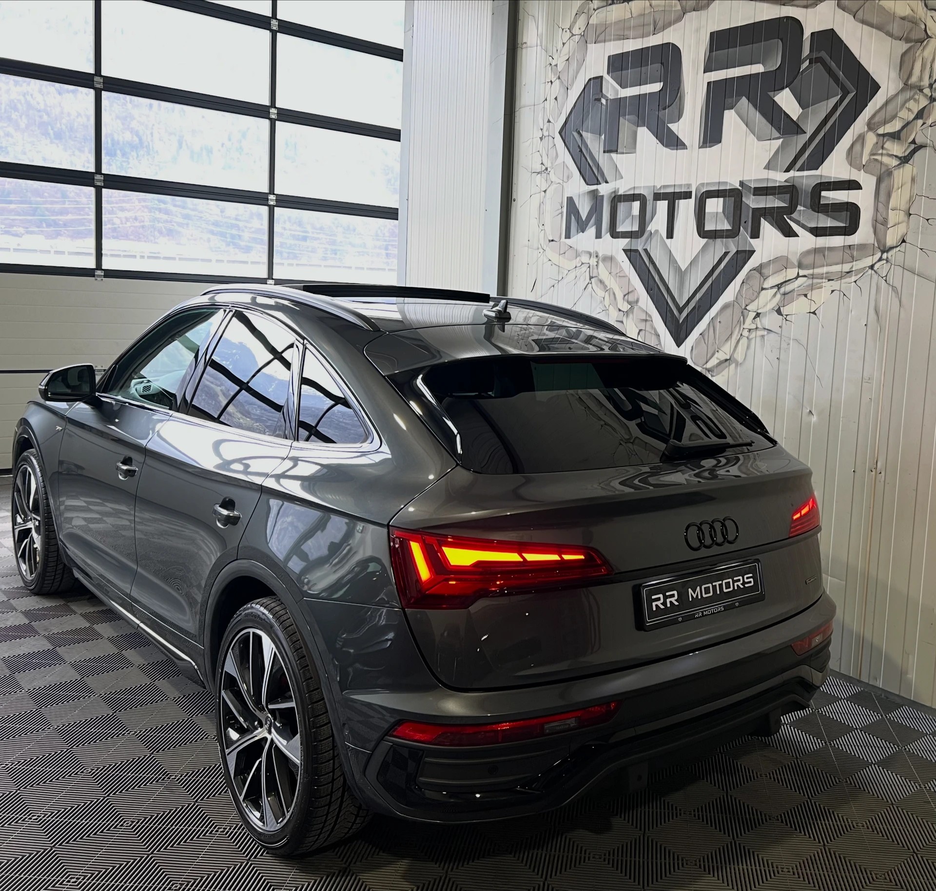 AUDI Q5 Sportback 40 TDI S line quattro S-tronic-image-2