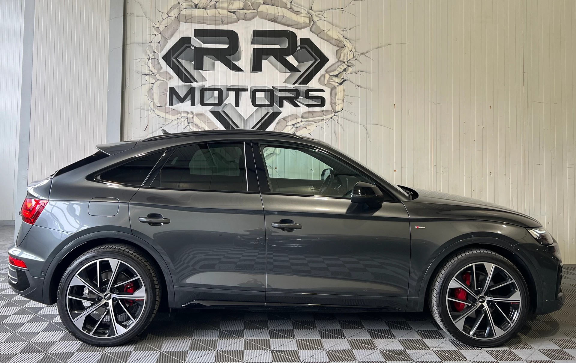 AUDI Q5 Sportback 40 TDI S line quattro S-tronic-image-4