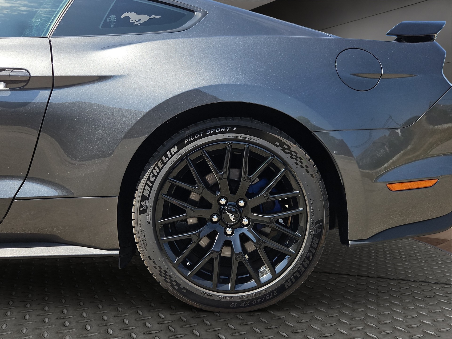 FORD Mustang Fastback 5.0 V8 GT Automat-image-23