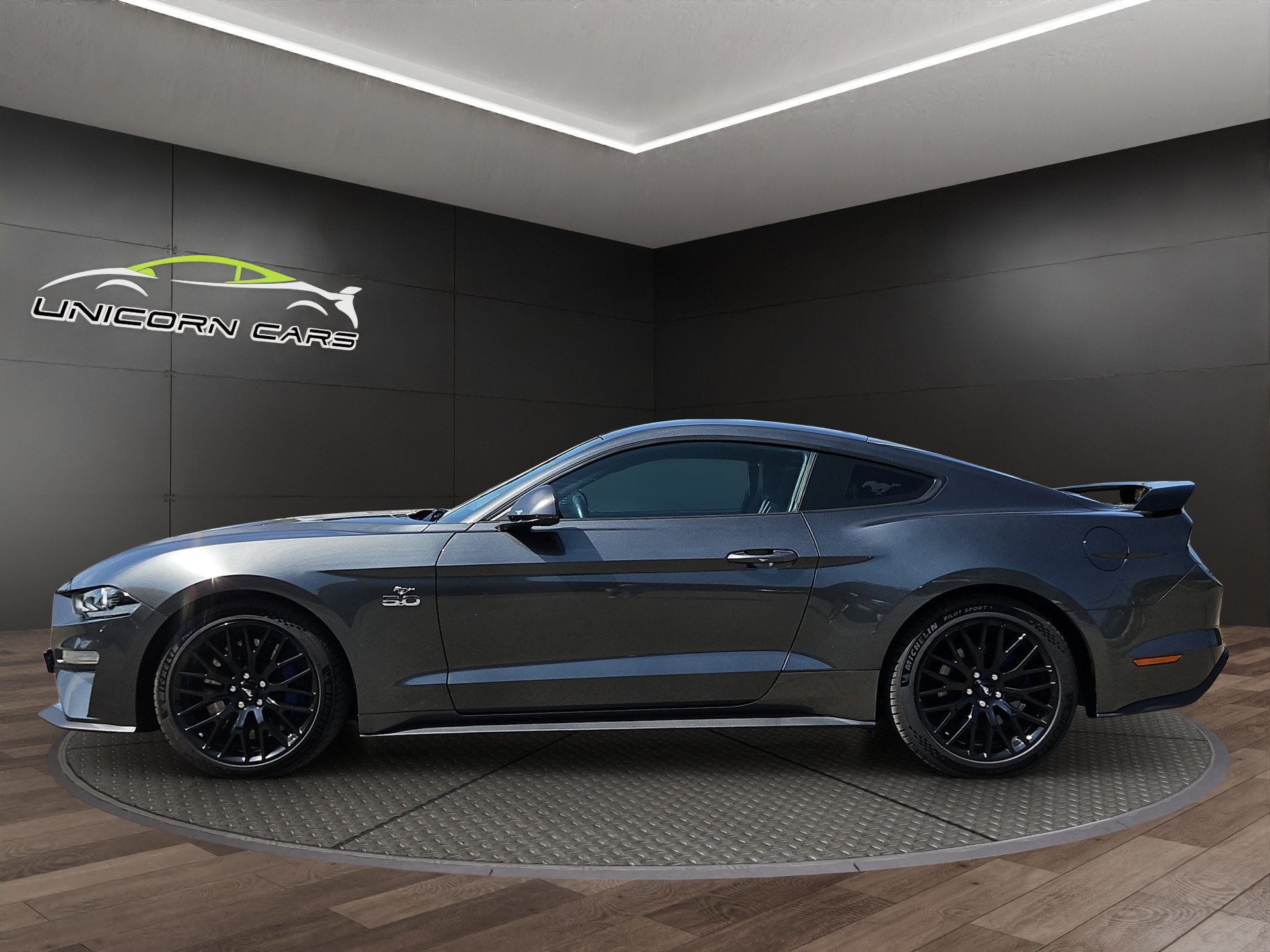 FORD Mustang Fastback 5.0 V8 GT Automat-image-4