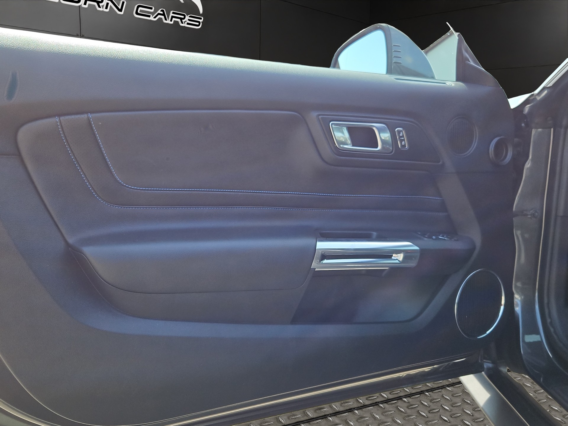 FORD Mustang Fastback 5.0 V8 GT Automat-image-10