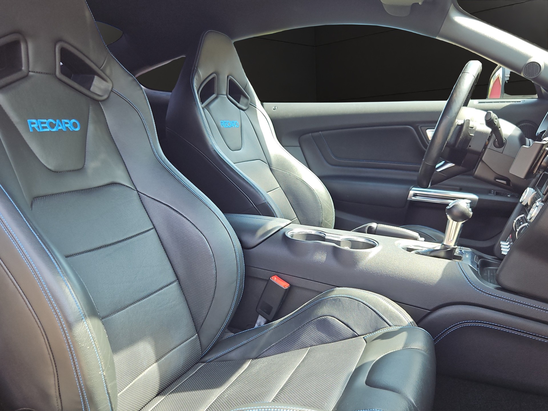 FORD Mustang Fastback 5.0 V8 GT Automat-image-16