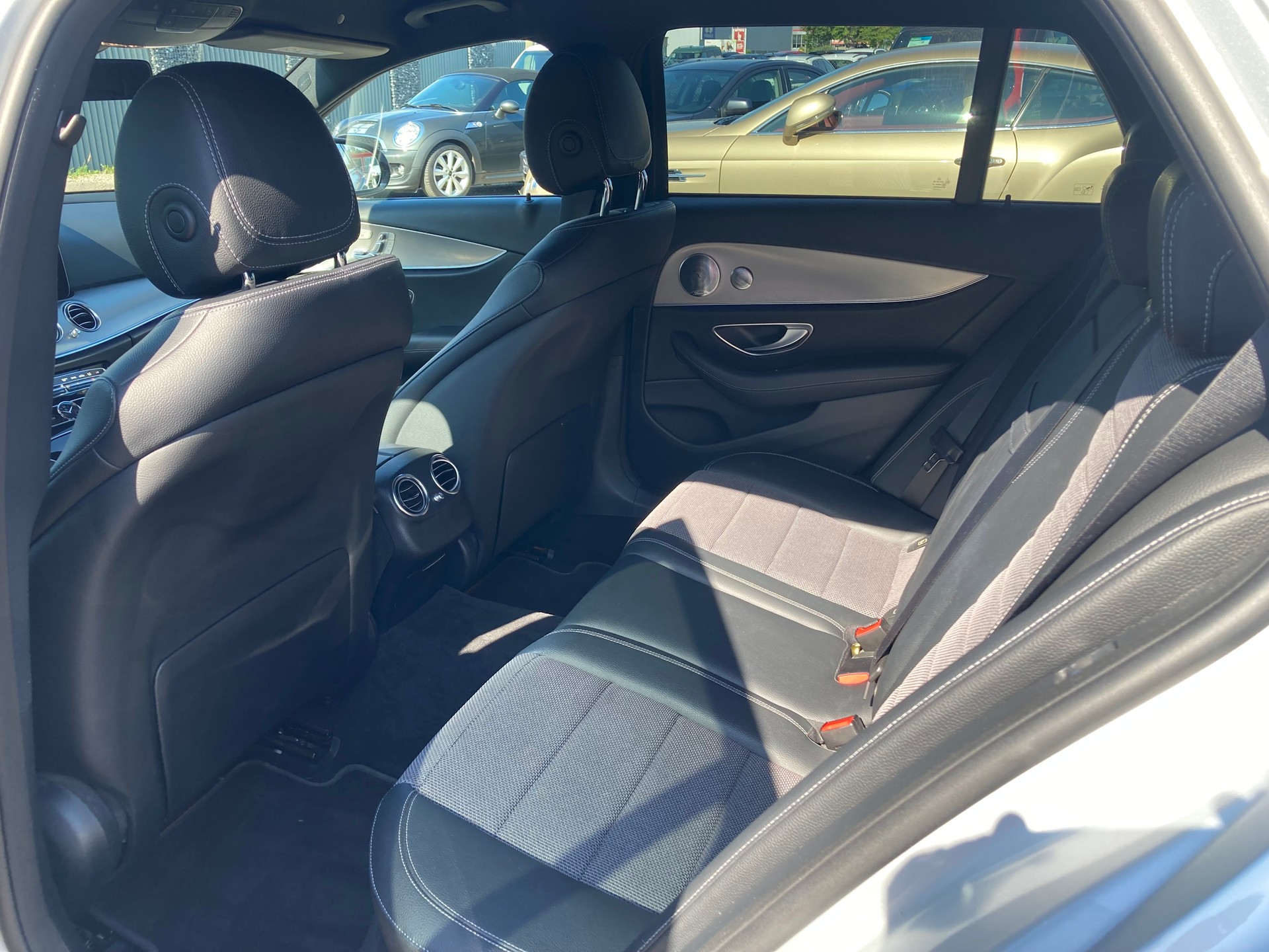 MERCEDES-BENZ E 220 d Swiss Star Avantgarde 4Matic 9G-Tronic-image-6