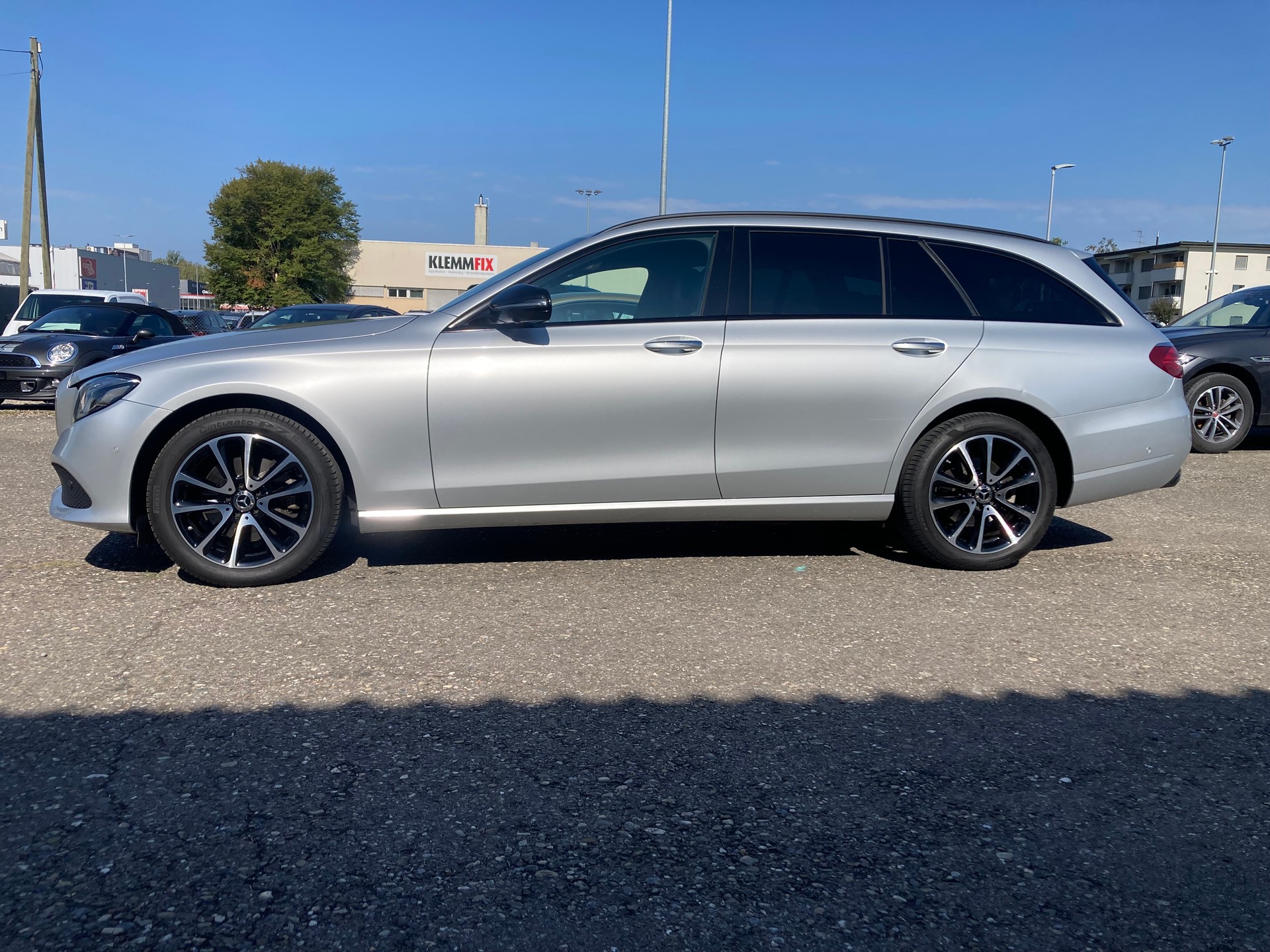 MERCEDES-BENZ E 220 d Swiss Star Avantgarde 4Matic 9G-Tronic-image-1