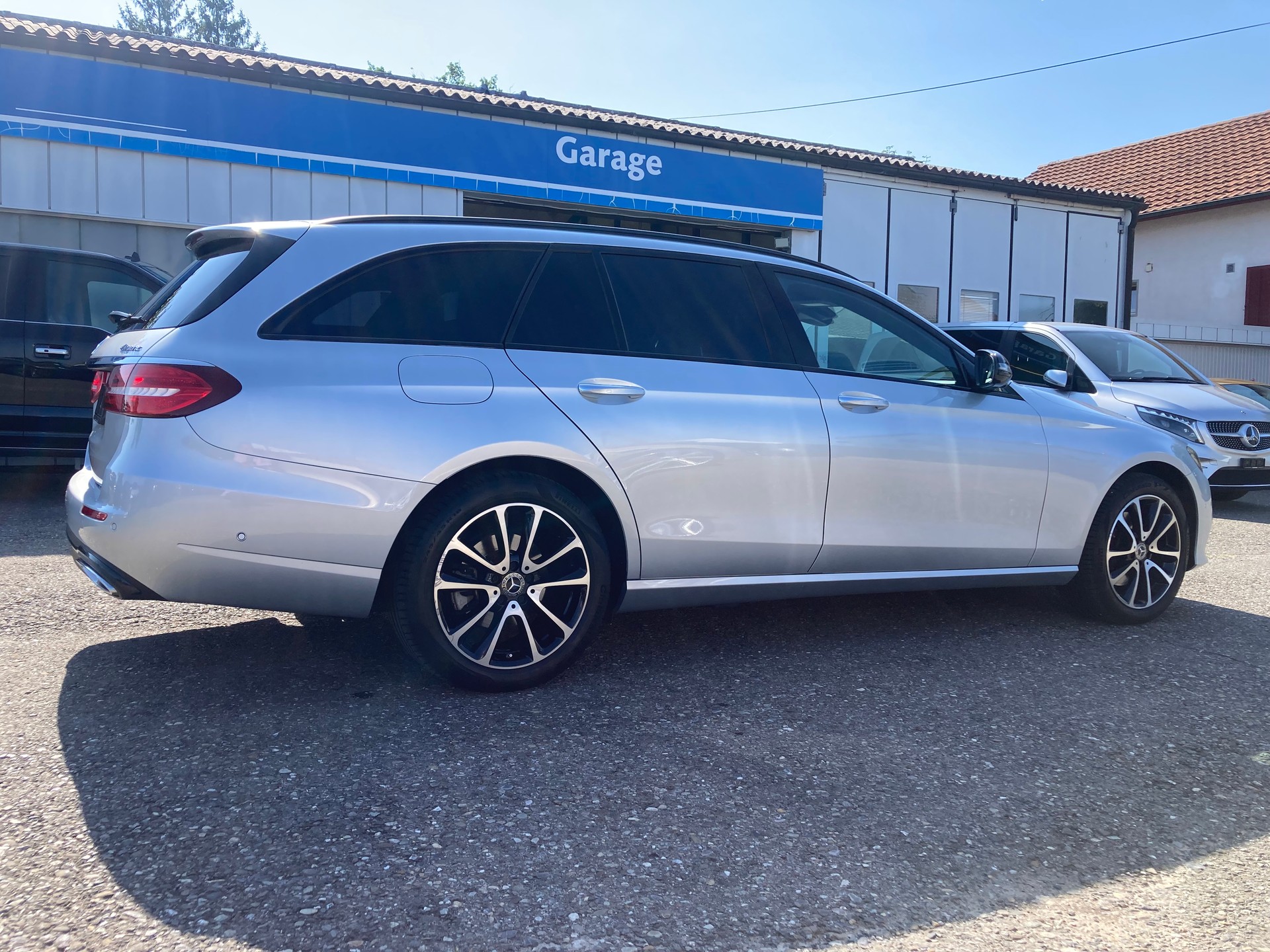 MERCEDES-BENZ E 220 d Swiss Star Avantgarde 4Matic 9G-Tronic-image-4