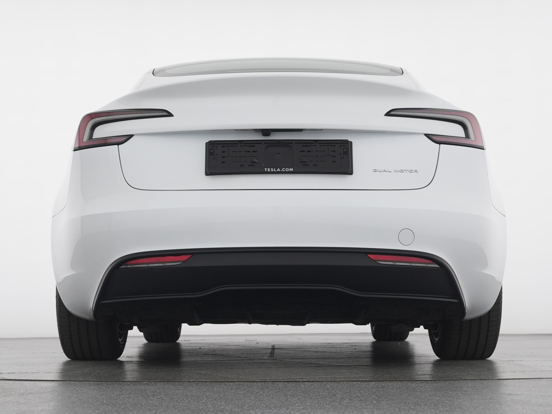 TESLA Model 3 Long Range Dual Motor AWD-image-4