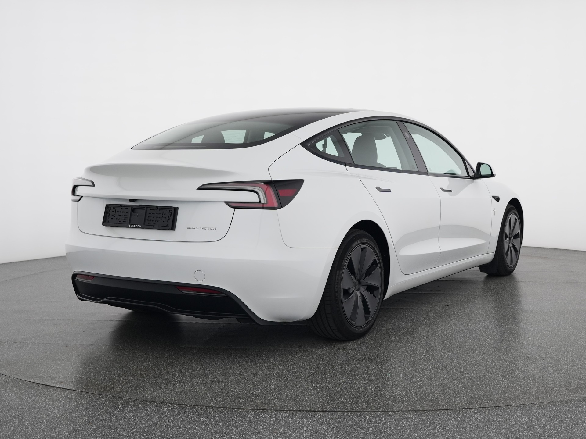 TESLA Model 3 Long Range Dual Motor AWD-image-3