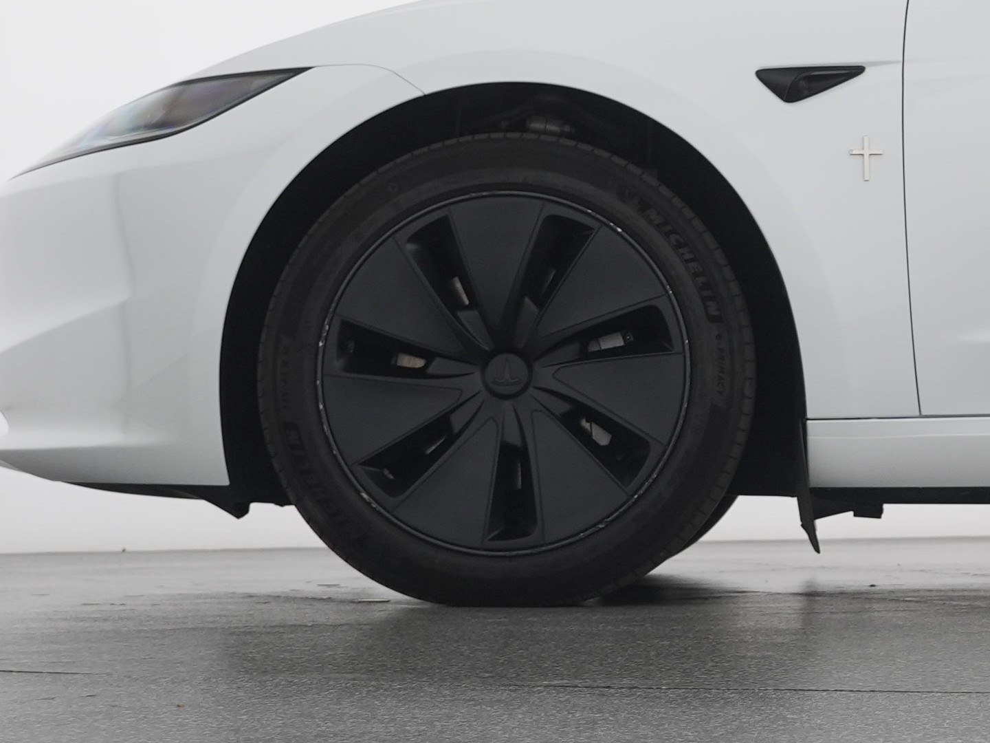 TESLA Model 3 Long Range Dual Motor AWD-image-2