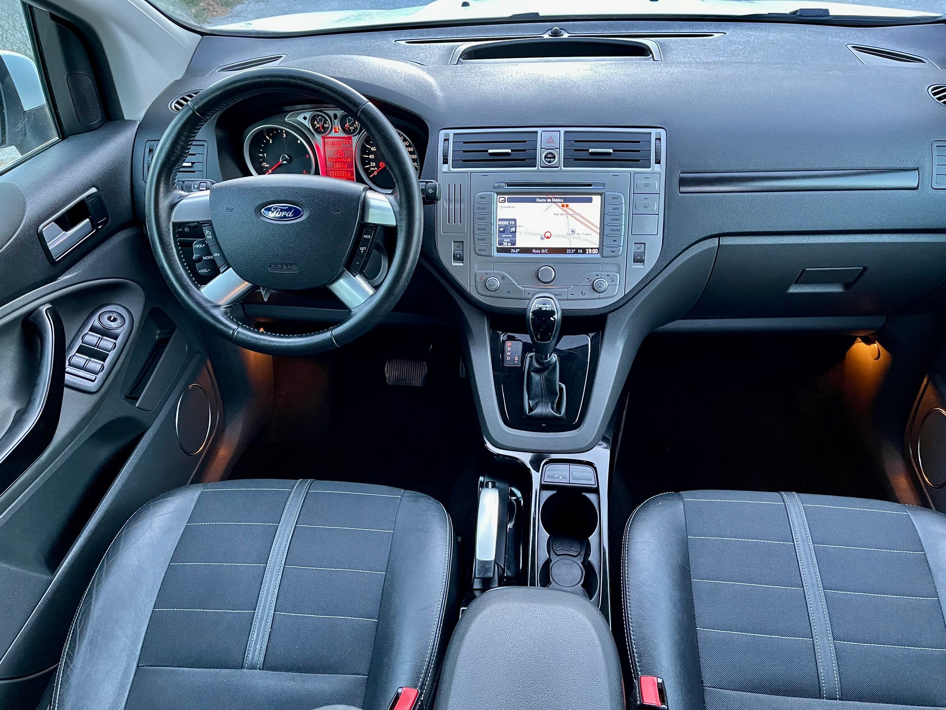 FORD Kuga 2.0 TDCi Titanium 4WD PowerShift-image-1
