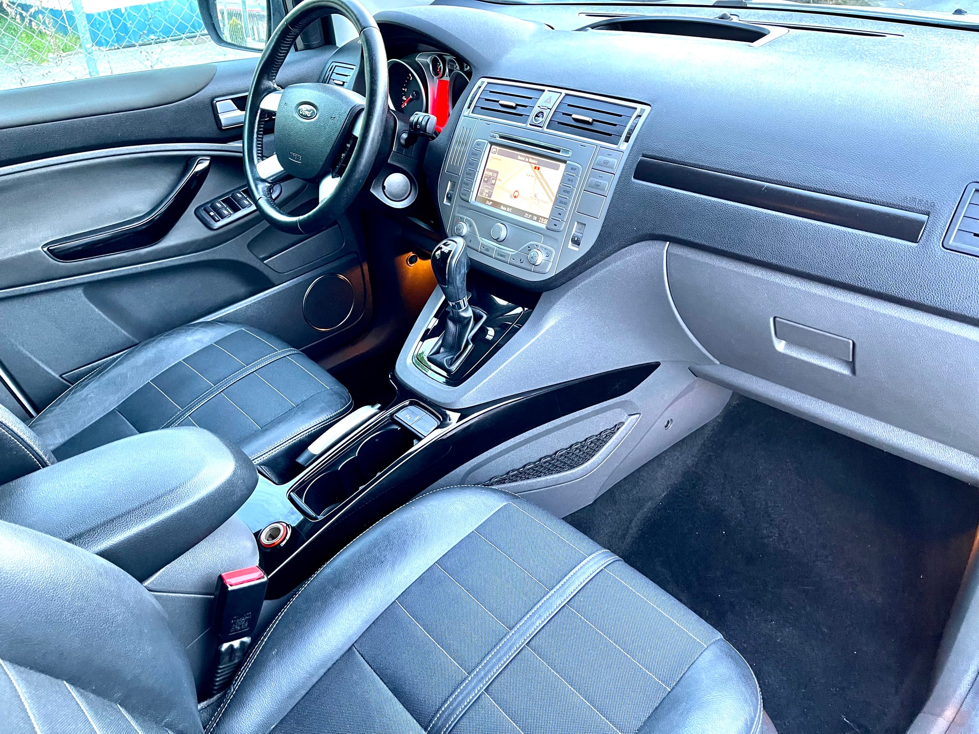 FORD Kuga 2.0 TDCi Titanium 4WD PowerShift-image-26
