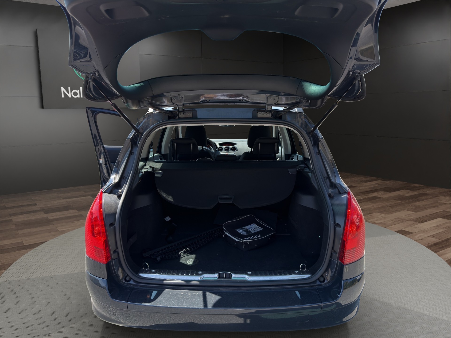 PEUGEOT 308 SW 1.6 HDI Active EGS6-image-16