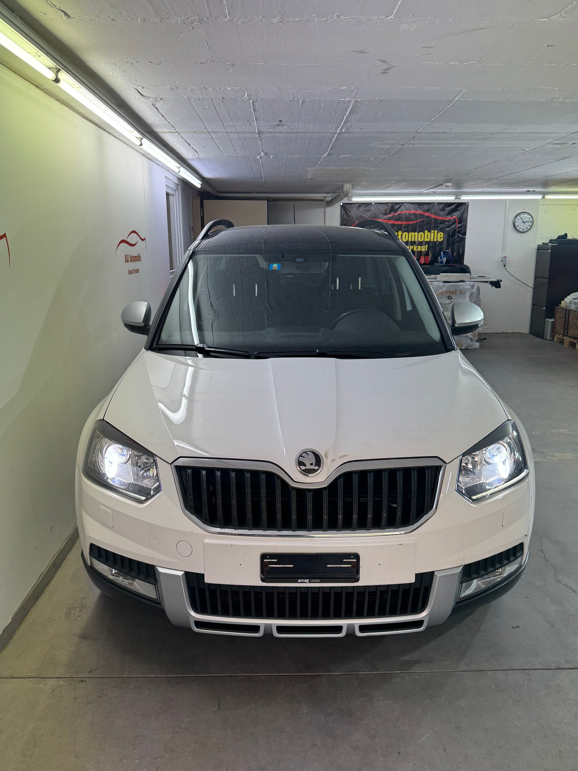 SKODA Yeti 2.0 TDI Ambition Outdoor 4x4 DSG-image-4