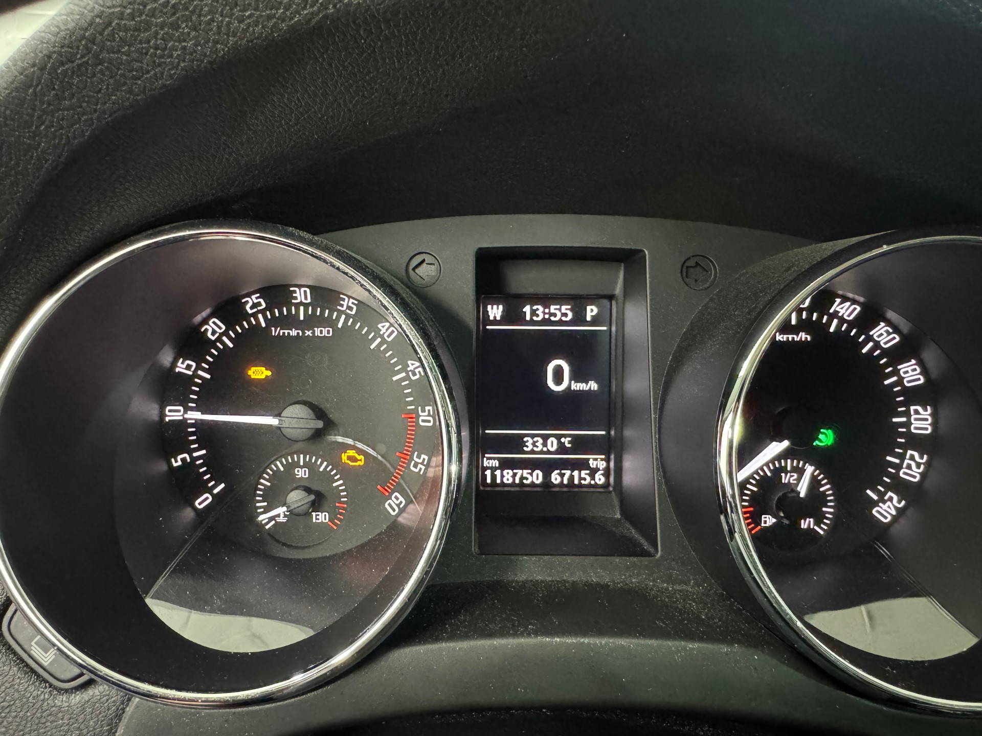 SKODA Yeti 2.0 TDI Ambition Outdoor 4x4 DSG-image-14