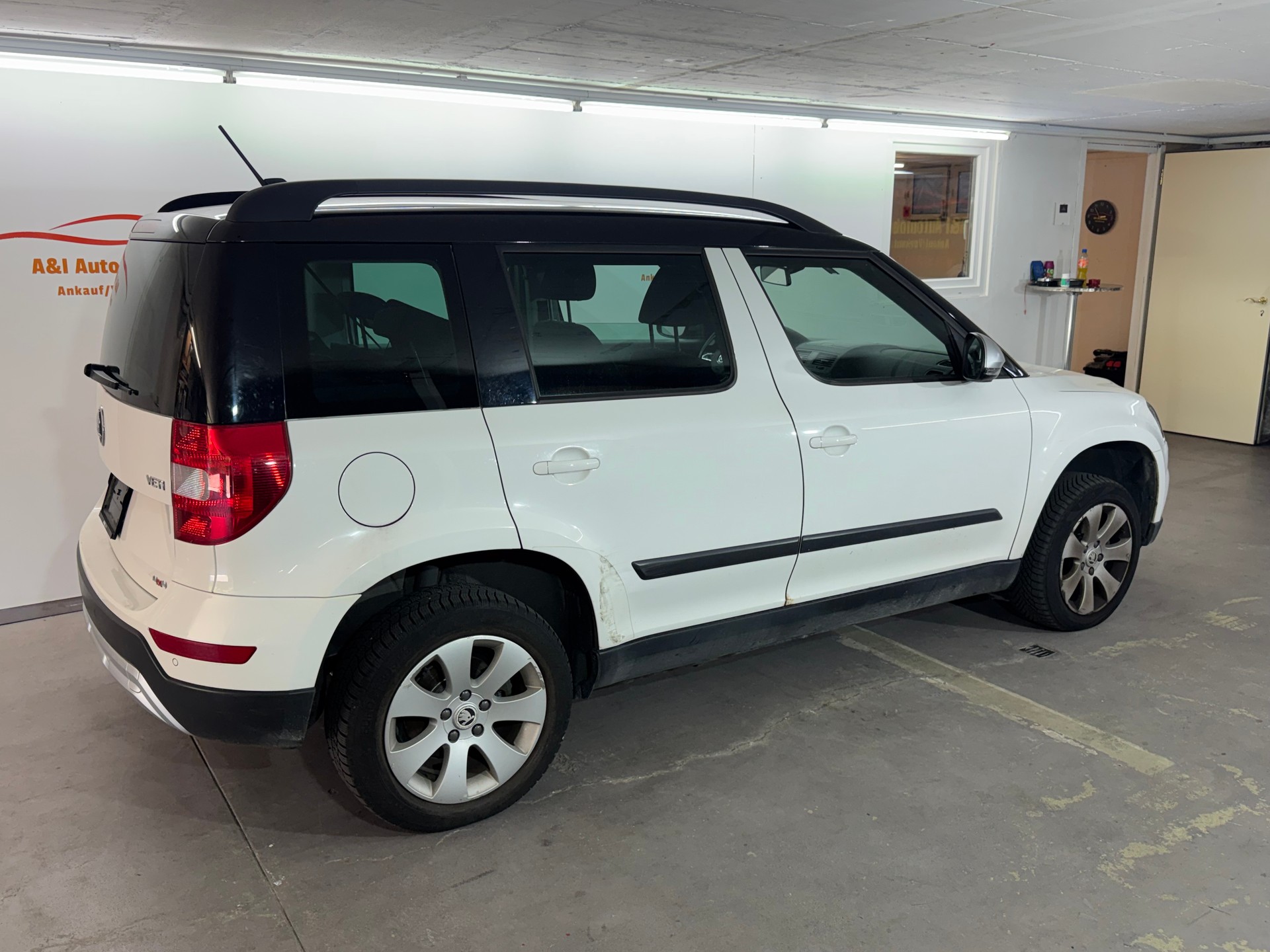 SKODA Yeti 2.0 TDI Ambition Outdoor 4x4 DSG-image-2