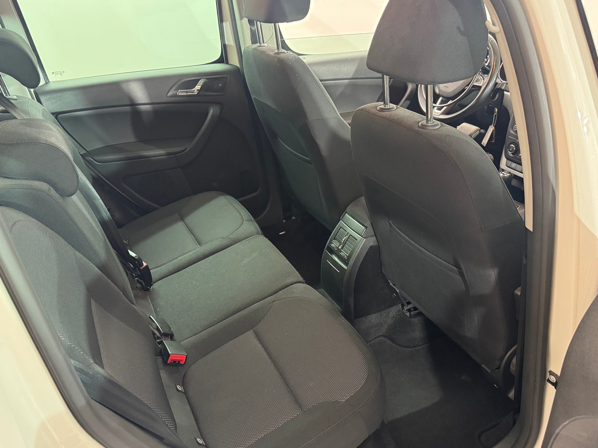SKODA Yeti 2.0 TDI Ambition Outdoor 4x4 DSG-image-12