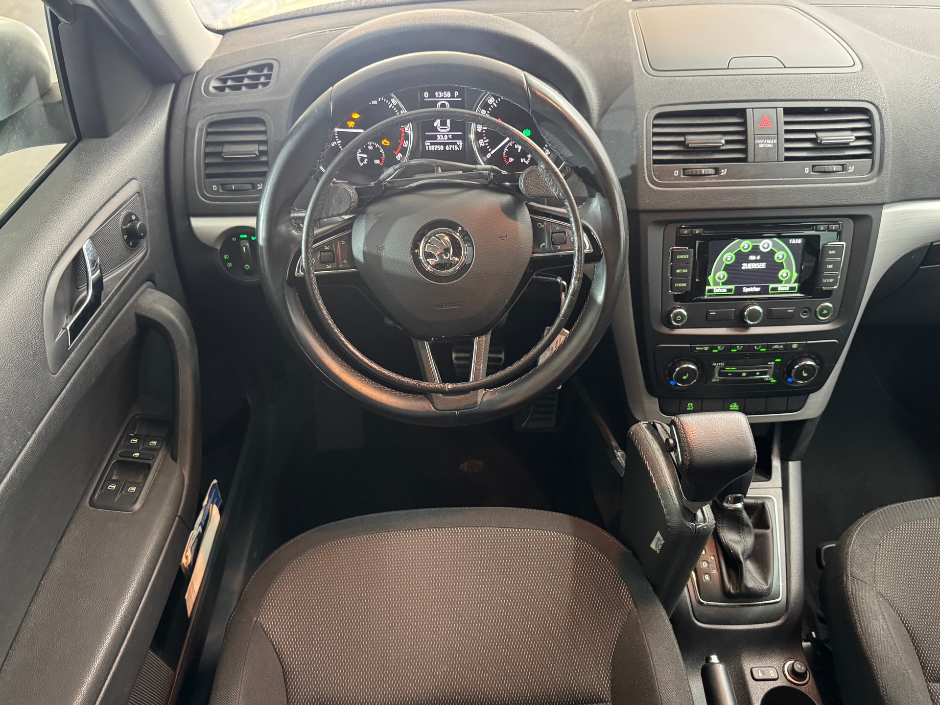 SKODA Yeti 2.0 TDI Ambition Outdoor 4x4 DSG-image-8