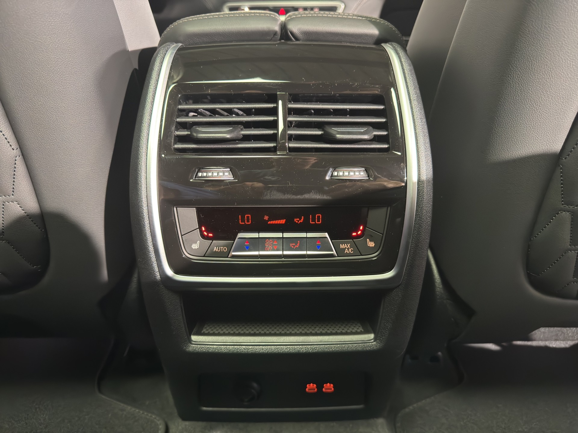 BMW X7 40d xDrive SAG-image-18