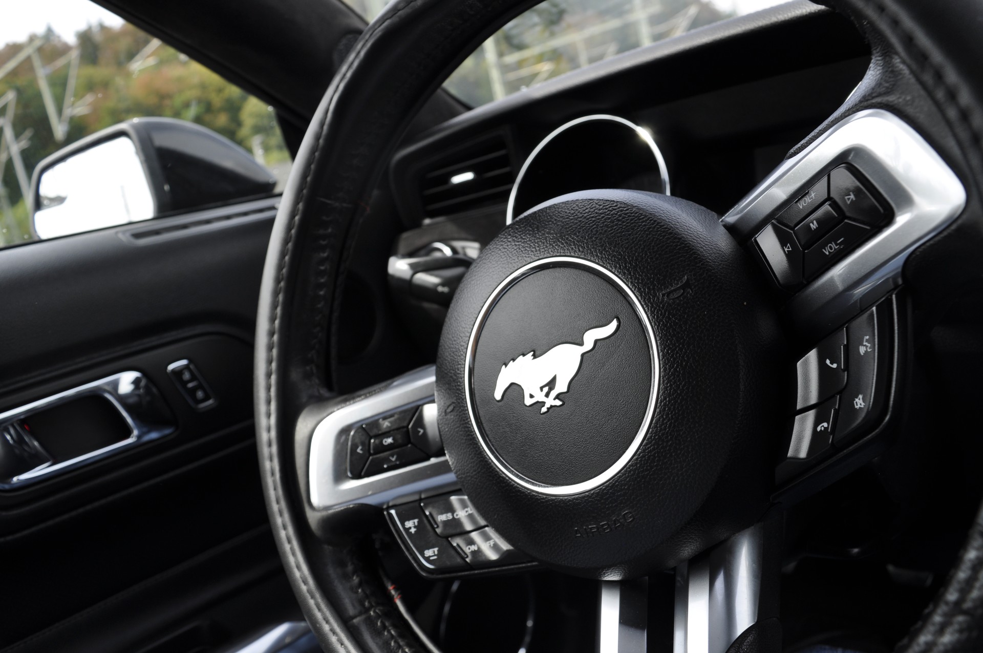 FORD Mustang Fastback 5.0 V8 GT Black Shadow Edition-image-11