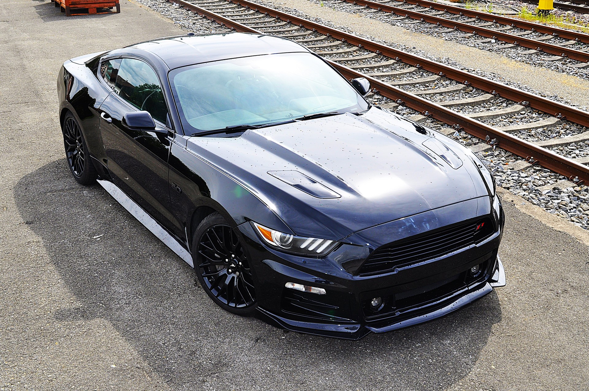 FORD Mustang Fastback 5.0 V8 GT Black Shadow Edition-image-12