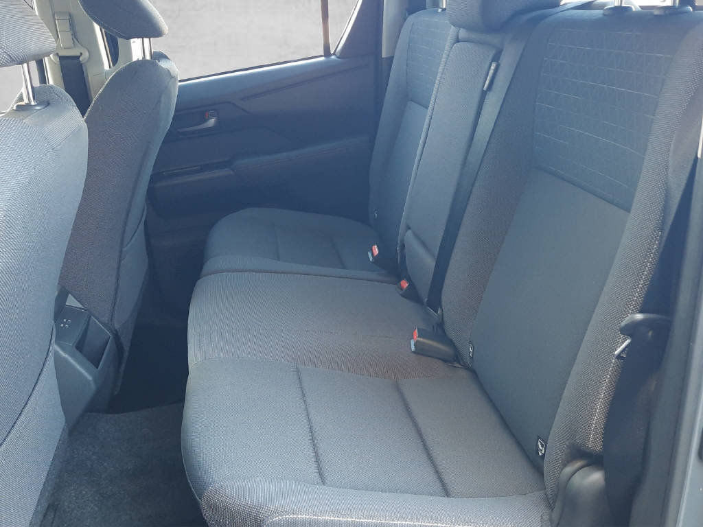 TOYOTA Hilux Double Cab.-Pick-up 2.8 D-4D MHEV 204 Advanced-image-4