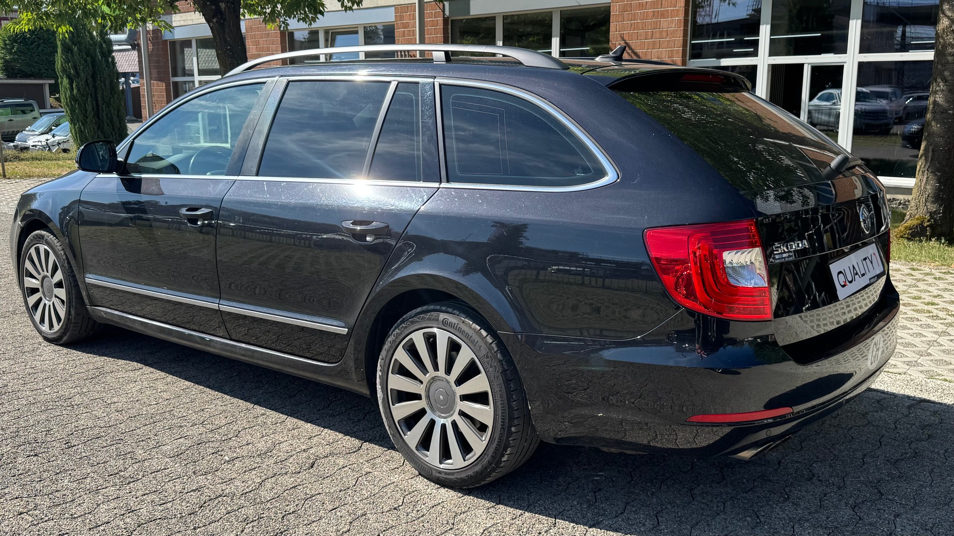 SKODA Superb 2.0 TDi Ambition DSG-image-4