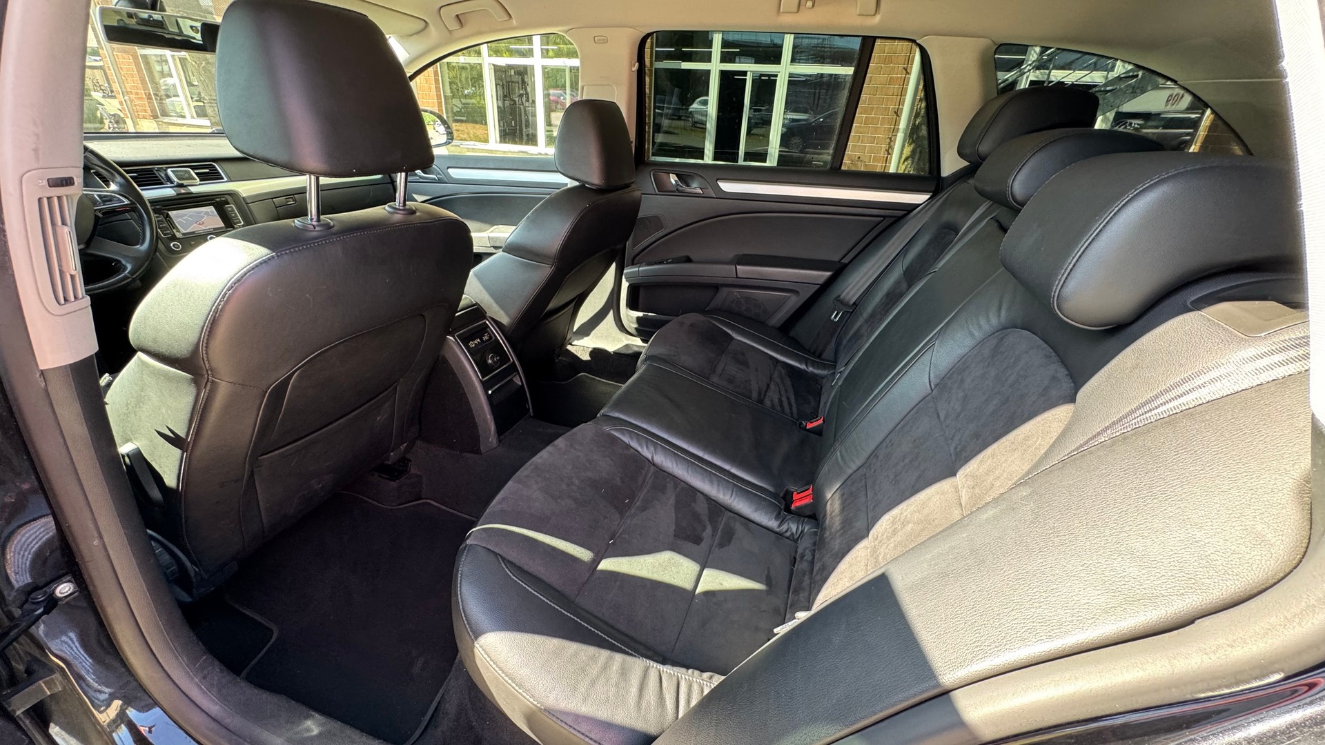 SKODA Superb 2.0 TDi Ambition DSG-image-7