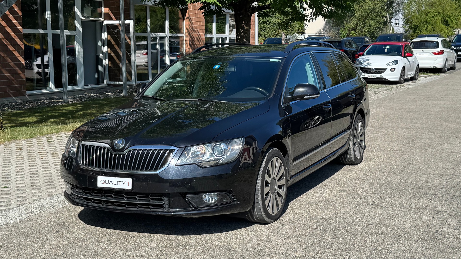 SKODA Superb 2.0 TDi Ambition DSG-image-1