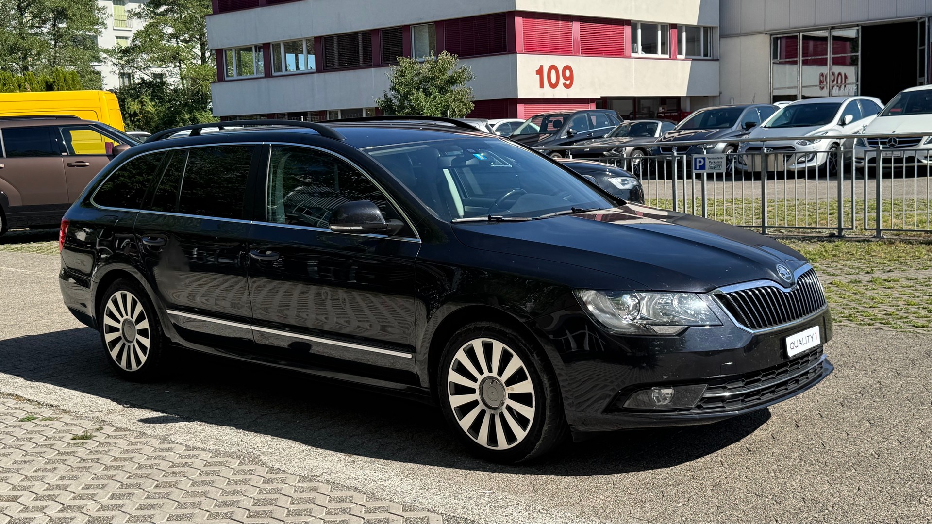 SKODA Superb 2.0 TDi Ambition DSG-image-2