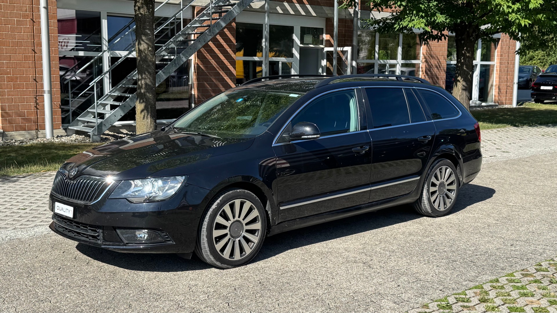 SKODA Superb 2.0 TDi Ambition DSG-image-0