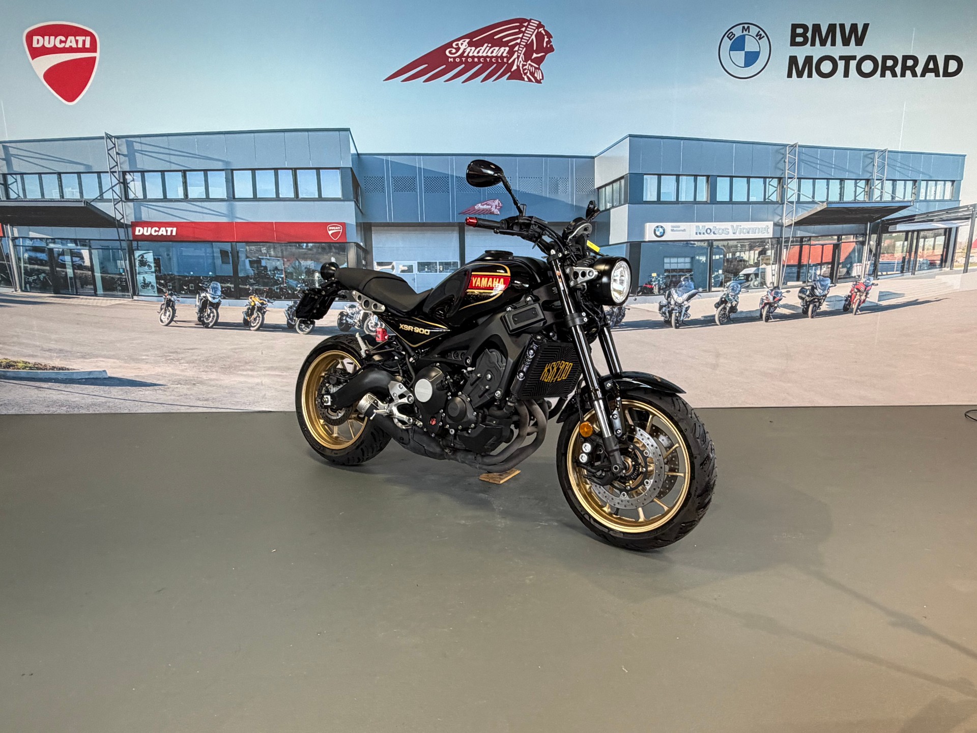 YAMAHA XSR 900