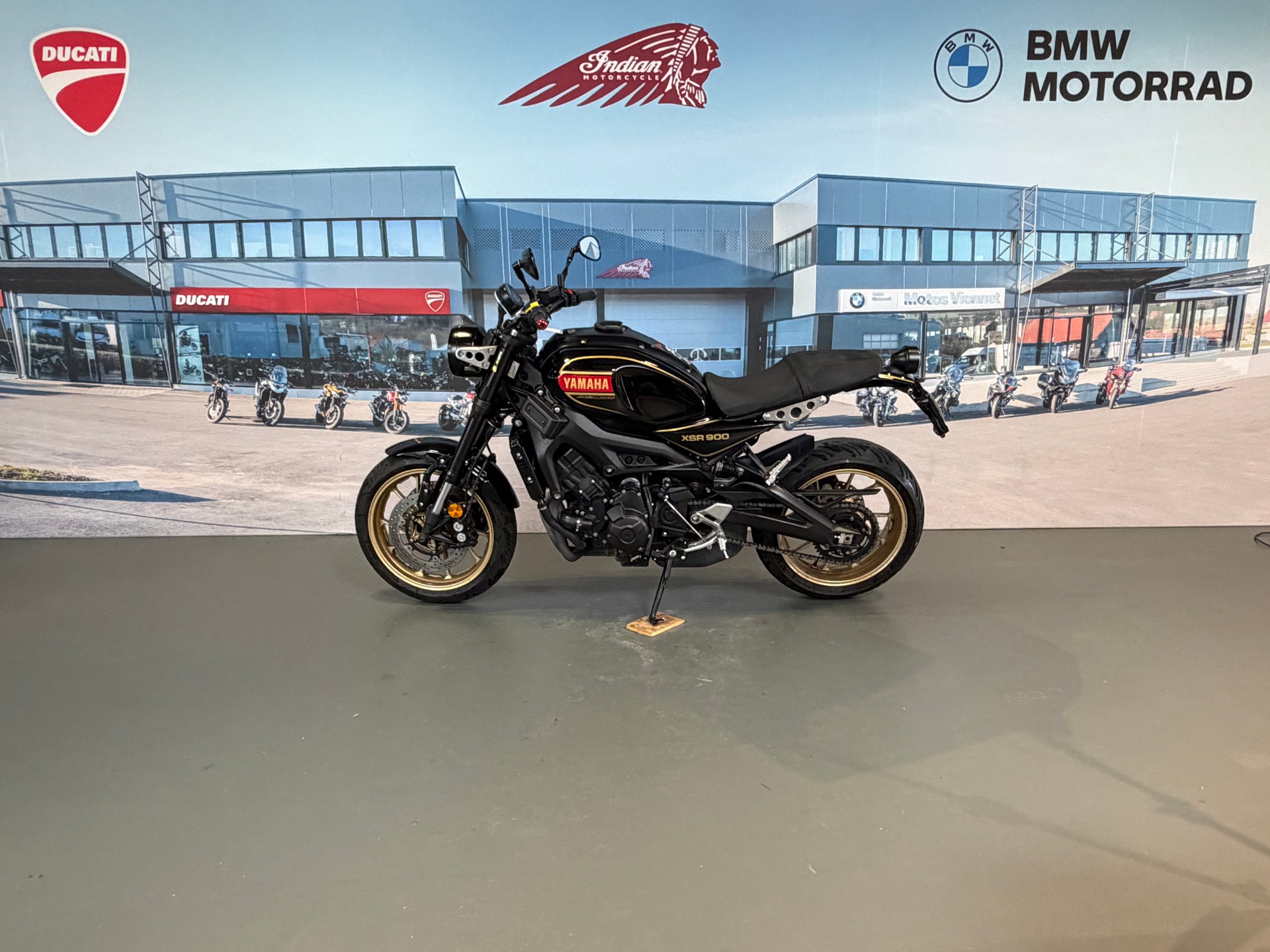 YAMAHA XSR 900-showroom-element-2
