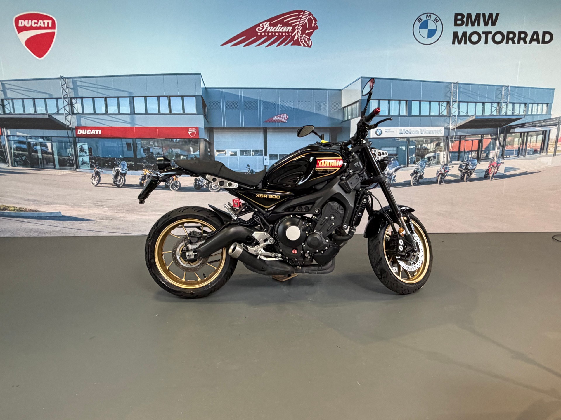 YAMAHA XSR 900-image-4