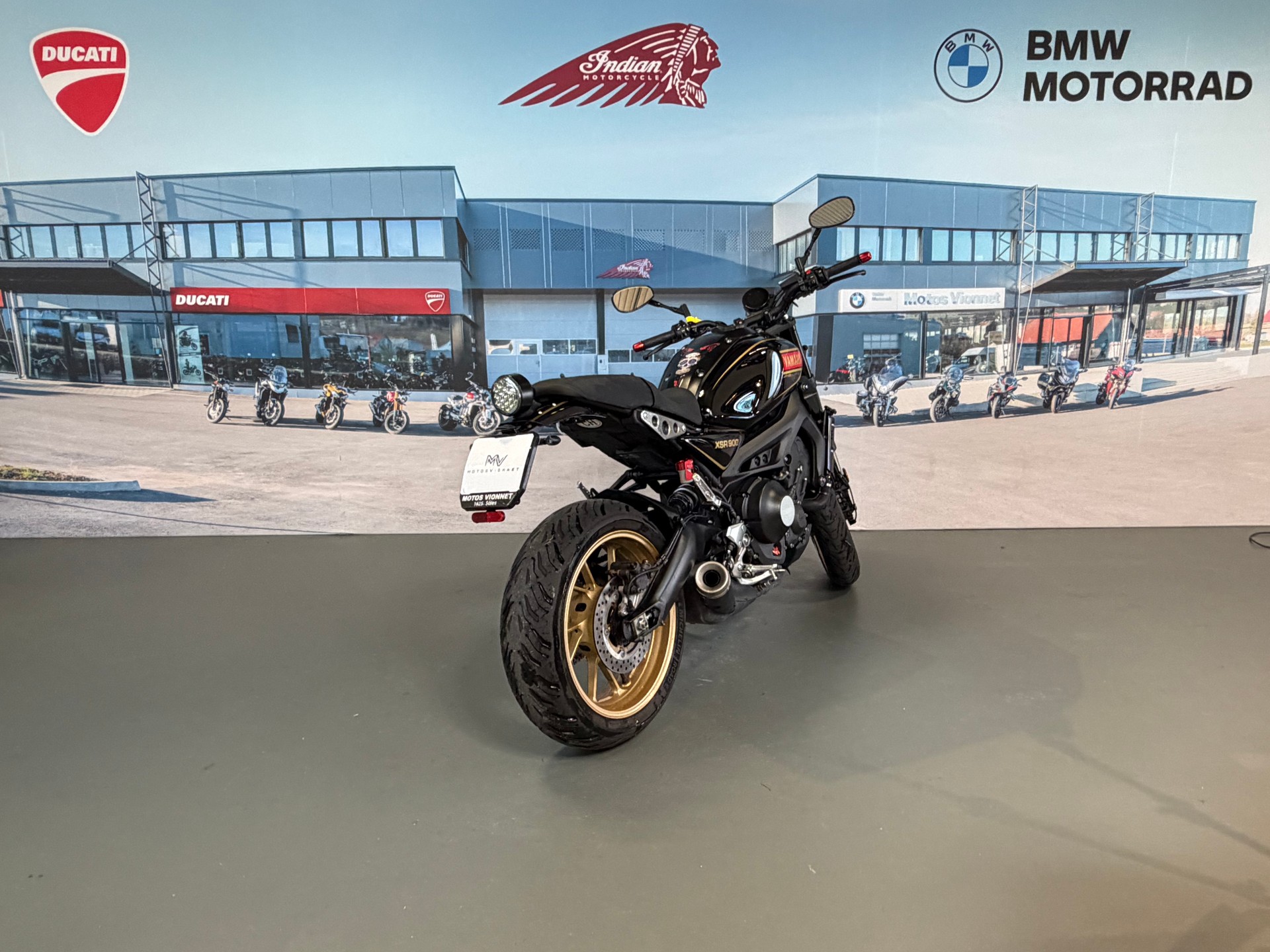 YAMAHA XSR 900-showroom-element-3