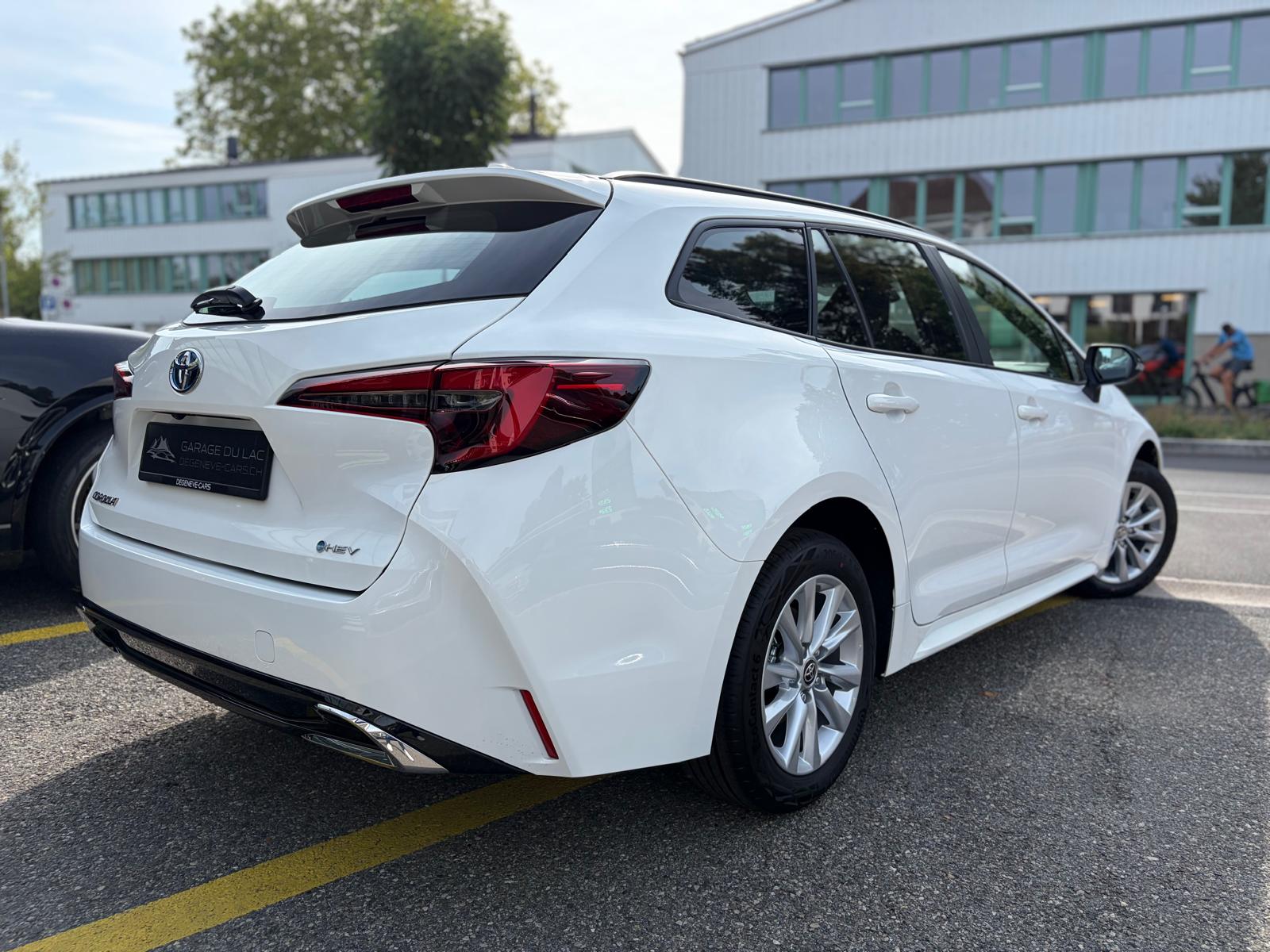 TOYOTA Corolla Touring Sports 1.8 HSD Comfort e-CVT-showroom-element-3