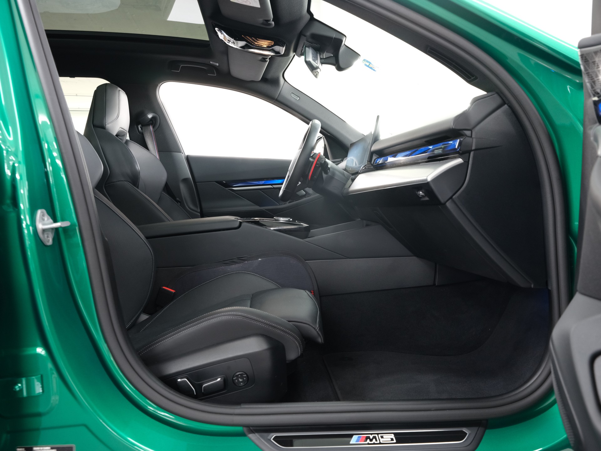 BMW M5 xDrive Touring *M-Performance* *Individual* *Werksgarantie*-image-31