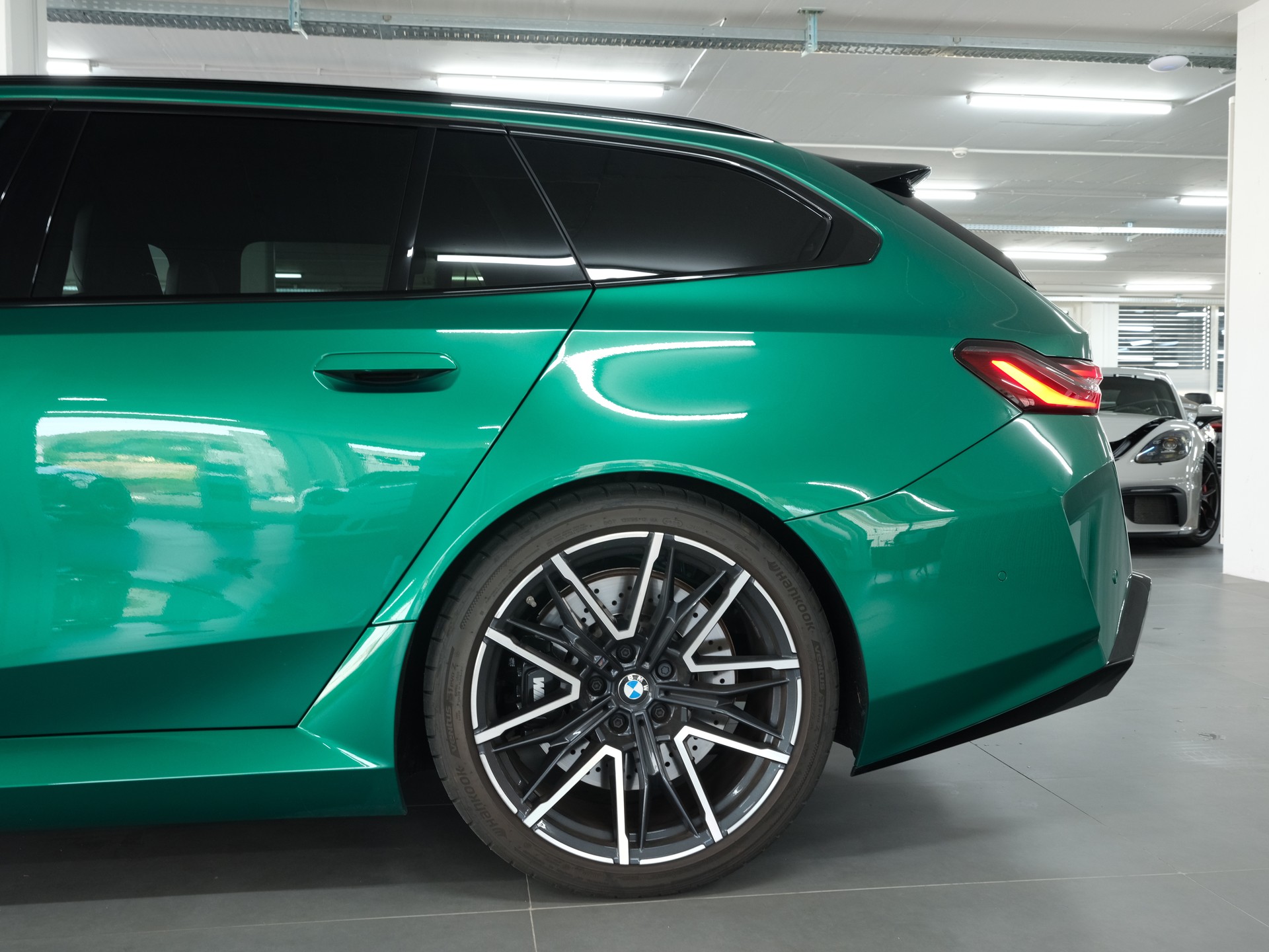 BMW M5 xDrive Touring *M-Performance* *Individual* *Werksgarantie*-image-14