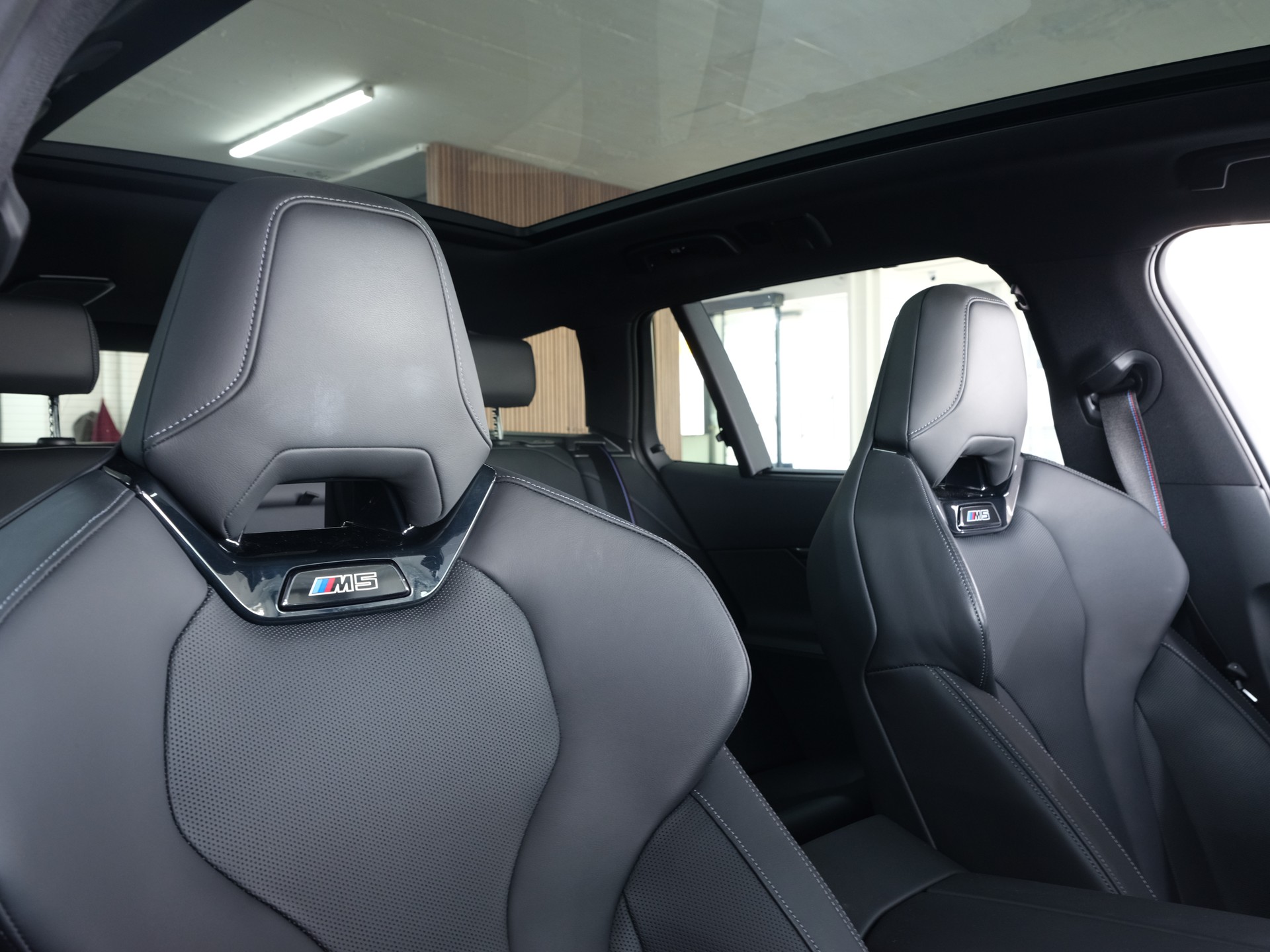 BMW M5 xDrive Touring *M-Performance* *Individual* *Werksgarantie*-image-34
