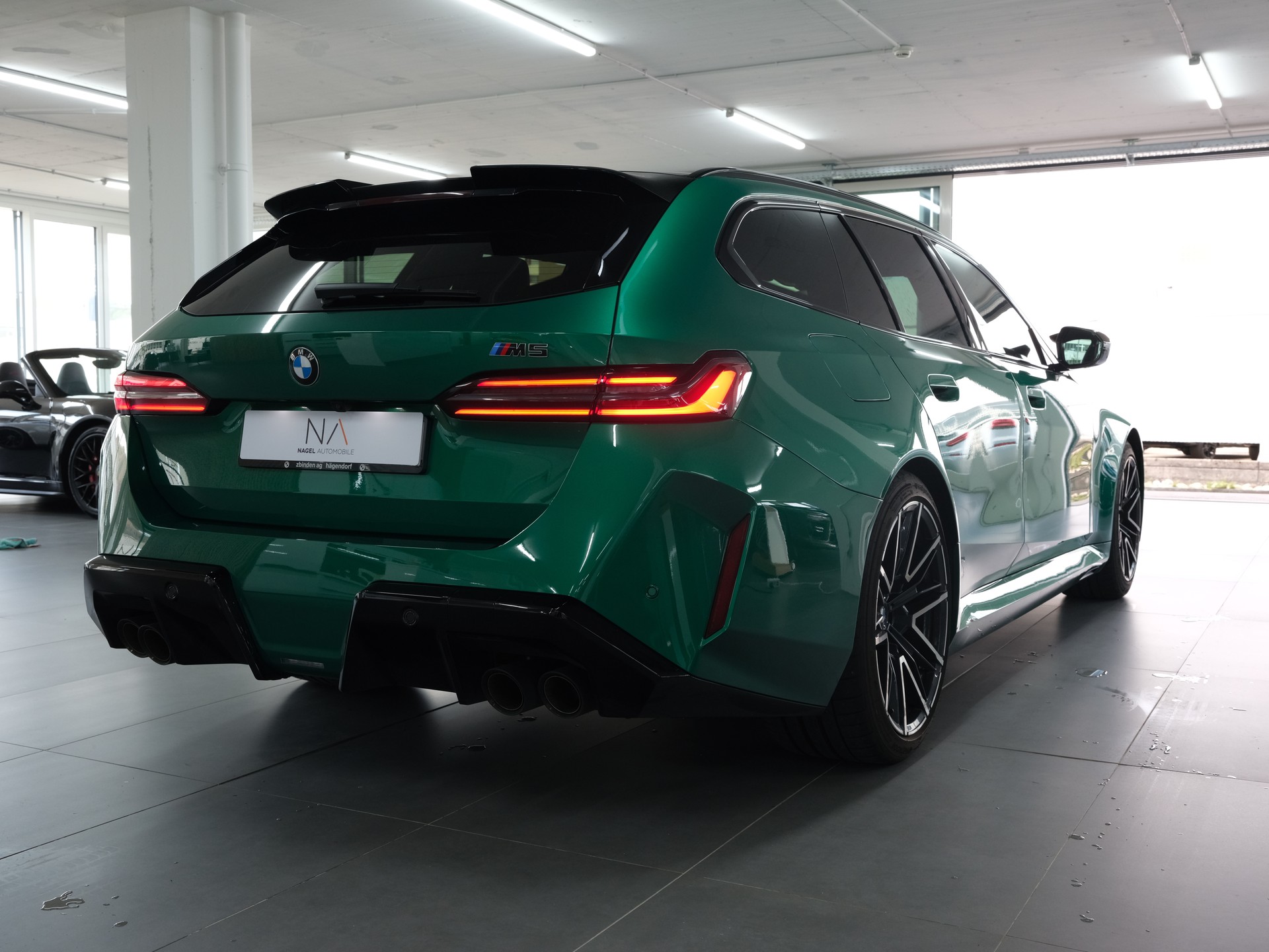 BMW M5 xDrive Touring *M-Performance* *Individual* *Werksgarantie*-image-2
