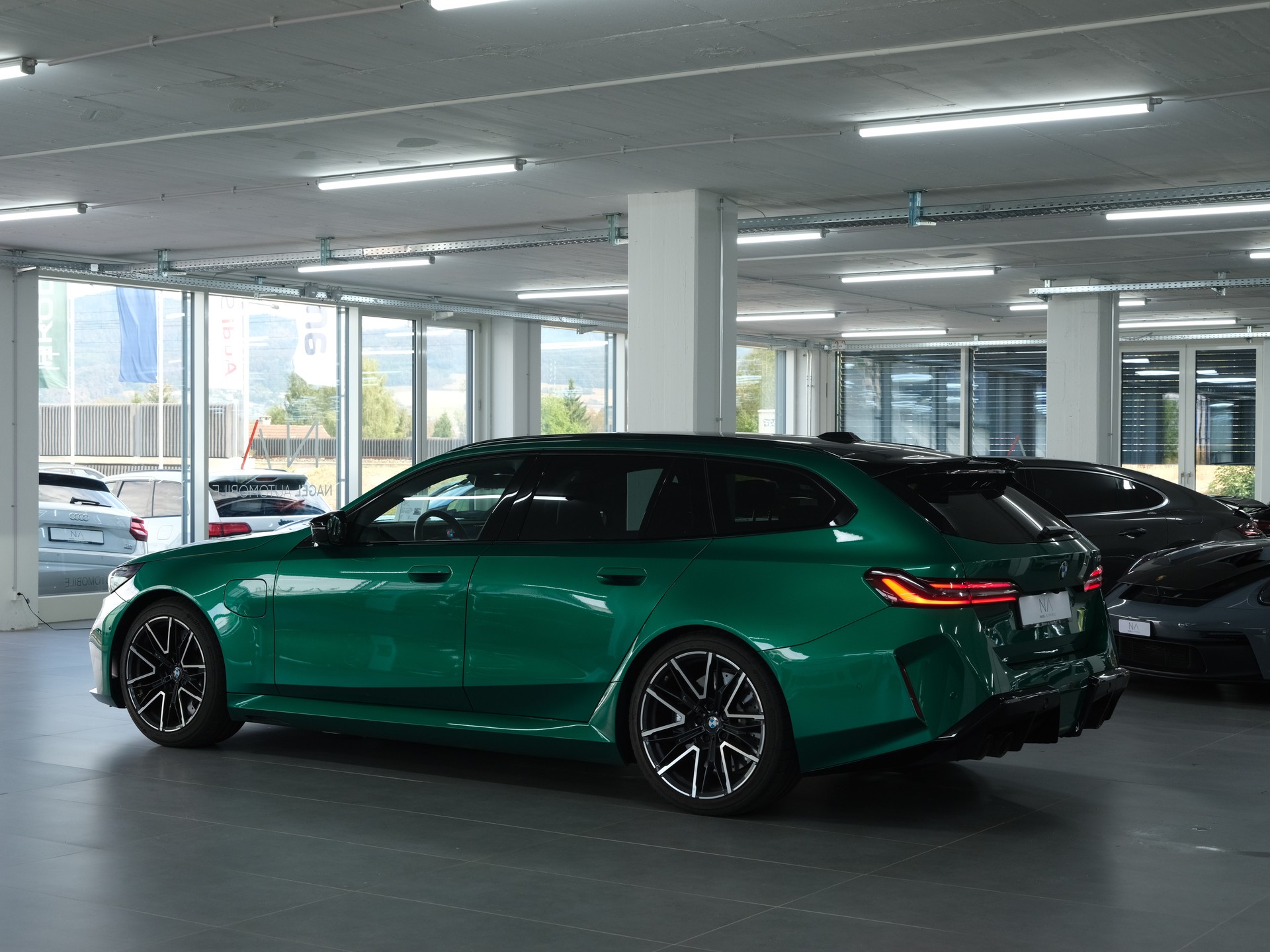 BMW M5 xDrive Touring *M-Performance* *Individual* *Werksgarantie*-image-18