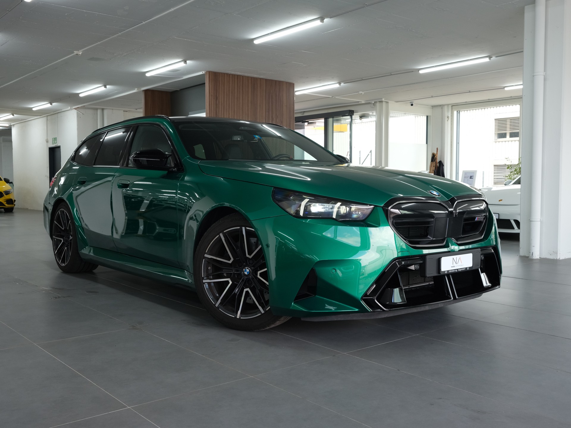 BMW M5 xDrive Touring *M-Performance* *Individual* *Werksgarantie*-image-0